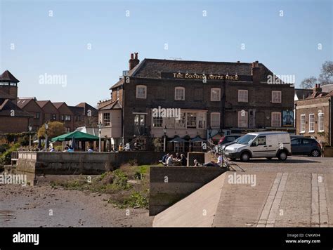 London apprentice isleworth pub hi-res stock photography and images - Alamy