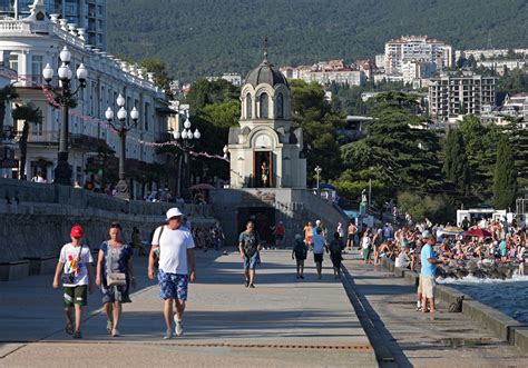 Crimea tourism is down but many Russians still shrug off risks | Daily ...