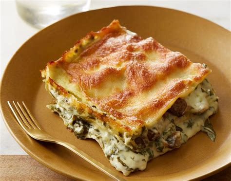 Creamy Spinach and Mushroom Lasagna | Recipe (With images) | Spinach mushroom lasagna, Giada ...