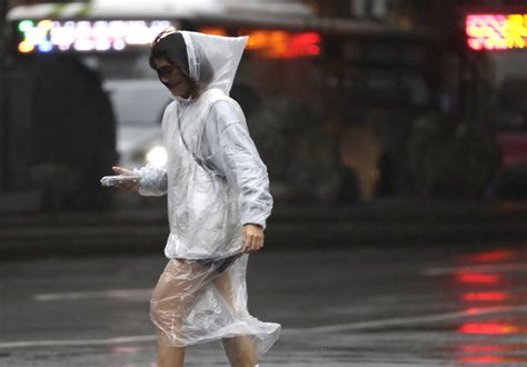 Typhoon Koinu injures 190 and brings record-breaking winds to Taiwan ...