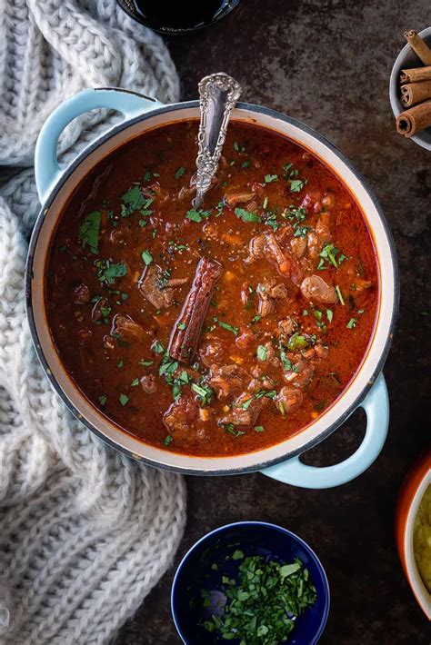 Kokkinisto - Beef Stew in Tomato Sauce - Supergolden Bakes