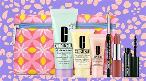 Clinique gift with purchase: Spend $31 to get a free 7-piece beauty bag