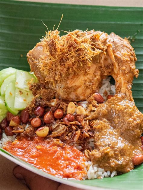 Ini Dia 10 Nasi Gurih Pilihan Makanmana Buat Sarapan Murah Meriah & Enak di Medan! - MakanMana