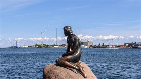 The Little Mermaid statue in Copenhagen, Denmark!!