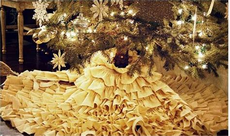 Beautiful Christmas Tree Skirts: Ideas and Tutorials | Holidappy