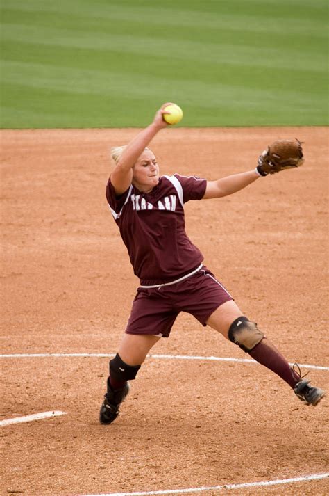 Fastpitch softball - Wikipedia