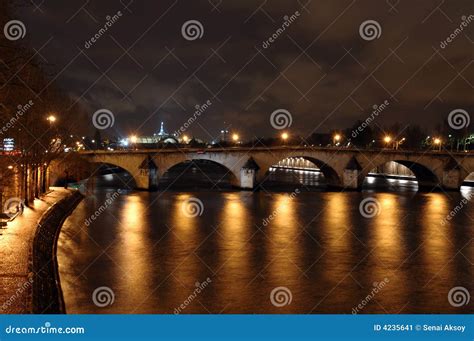 Seine River Et Pont Des Arts Stock Image - Image of light, urban: 4235641