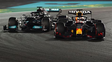 Max Verstappen est champion du monde de F1 devant Lewis Hamilton : Le dernier tour du Grand Prix ...