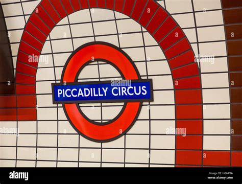 Piccadilly Circus Tube Sign Stock Photo - Alamy