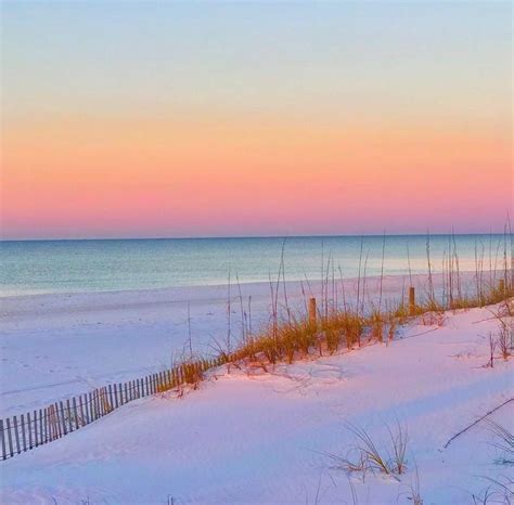 Seagrove Florida on Instagram: “It’s the summer colors for me. 🏖🌊💙 ••• 📸 @leslie_h_kita” | White ...