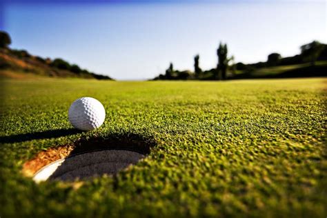 Do Golf Rules Prohibit Changing Balls During a Round?
