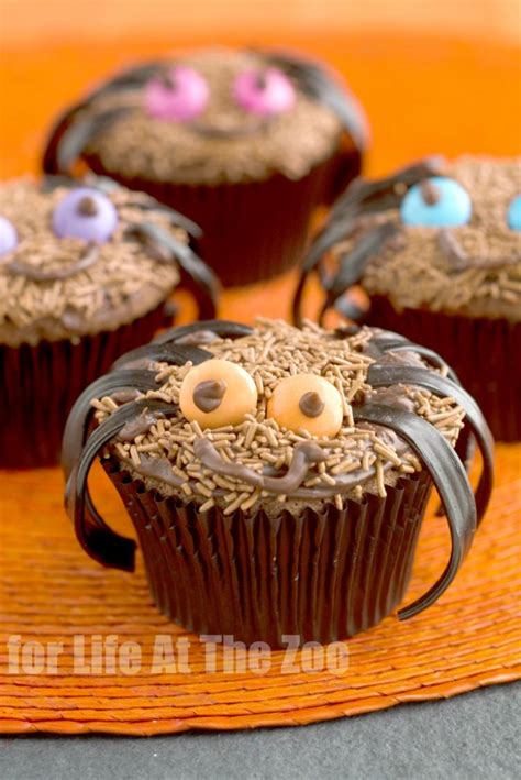 Halloween Treats - Easy Spider Cupcakes - Life At The Zoo