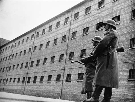 File:German guards at Vestre Fængsel (prison) (9443120878).jpg - Wikimedia Commons
