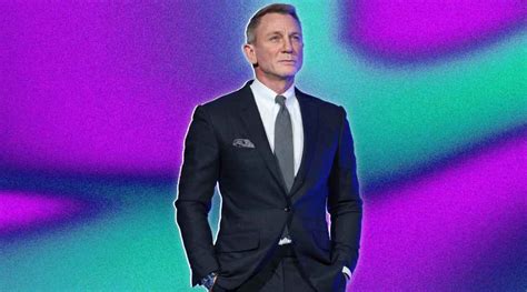 Daniel Craig wears a €250 MoonSwatch