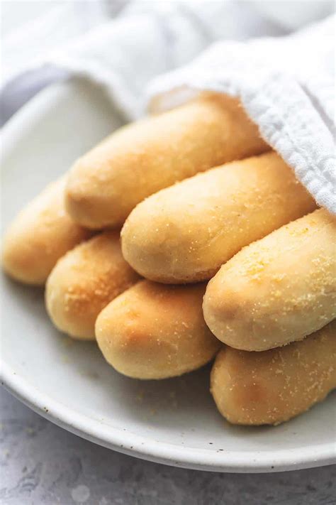 Olive Garden Breadsticks | Creme De La Crumb