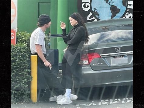 Jeremy Allen White and Rosalía Enjoy Smoke Break Amid Dating Rumors ...