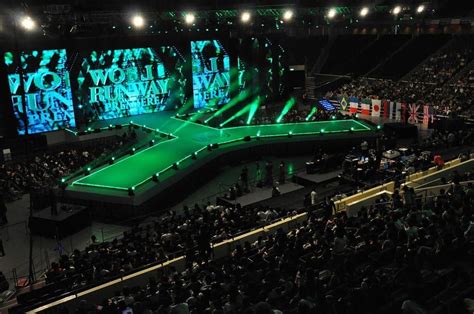 SENATUS Selects Best of Fashion Show Venues | SENATUS | Stage design ...