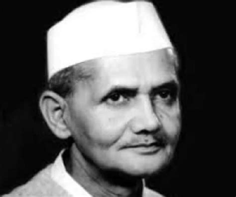 Lal Bahadur Shastri Biography - Childhood, Life Achievements & Timeline