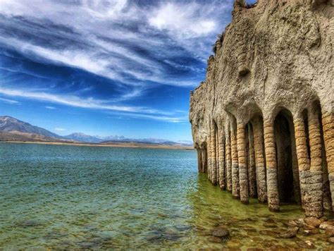 The mysterious stone columns of Crowley Lake : pics