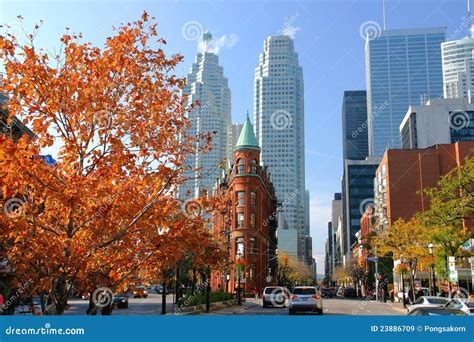 Toronto Skyline and Fall Colors Editorial Stock Image - Image of landscape, colors: 23886709