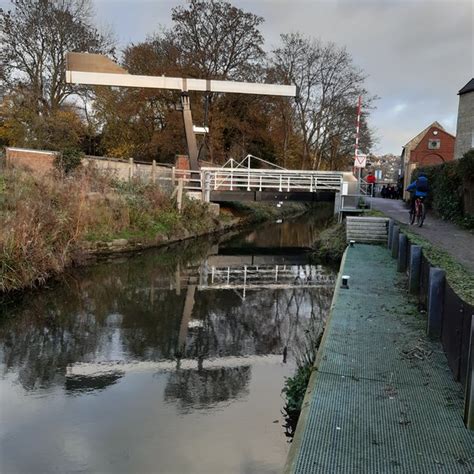 Stroud Canal - hotcotswolds.uk