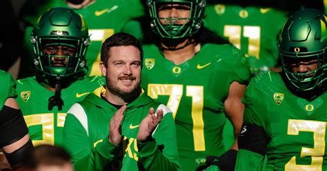 Oregon coach Dan Lanning celebrates massive signing day for Ducks - On3