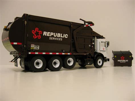 Toy Garbage Truck Wm Mack Side Loader – Wow Blog