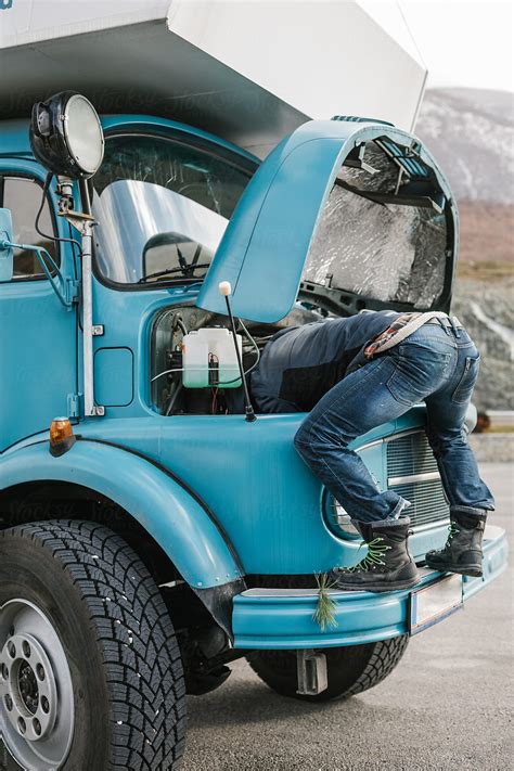 «Male Mechanic Repairing Old Truck In A Funny Way» del colaborador de Stocksy «Akela - From Alp ...