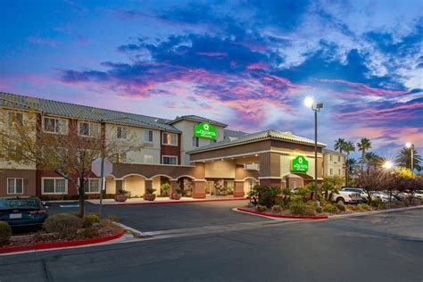 La Quinta Inn & Suites by Wyndham Las Vegas Red Rock | Las Vegas, NV Hotels