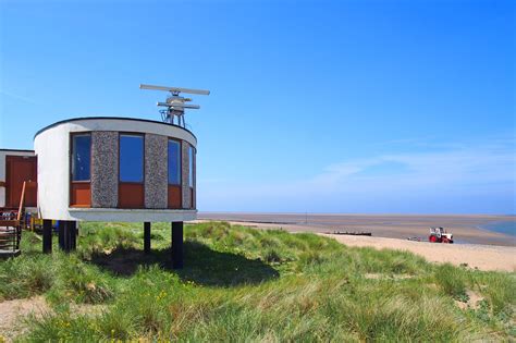 Fleetwood Beach - Visit the Sunny and Sandy Seaside - Go Guides