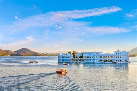 Boat Ride In Pichola Lake, Udaipur | Book Now @ 15% Off!