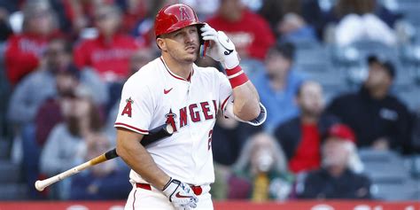 Mike Trout needs knee surgery