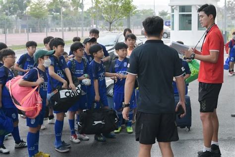 Tips To Improve Skills For Young Football Players - KDH GLOBAL SPORTS GROUP SDN BHD