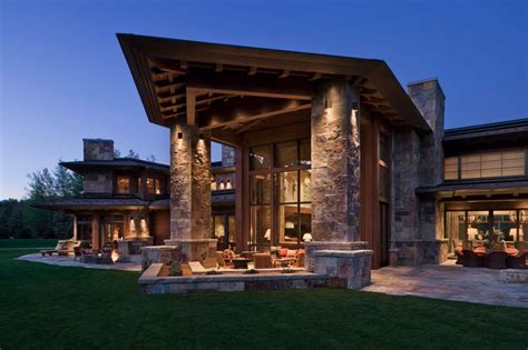 Sumptuous mountain lodge getaway in Idaho evokes inviting atmosphere ...