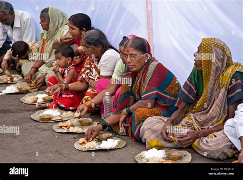 Indian women eating a thali (traditional meal). Varanasi (Benares ...