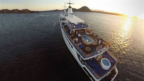 Best Expedition Galapagos Cruise Tours - GoGalapagos / KleinTours