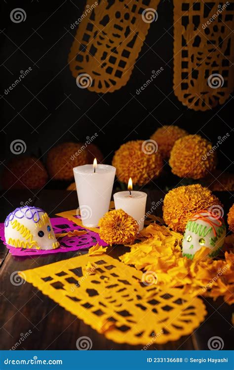 Altar para Ofrenda stock photo. Image of flora, light - 233136688