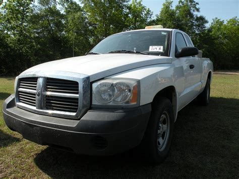 2005 DODGE DAKOTA EXTENDED CAB PICKUP - J.M. Wood Auction Company, Inc.