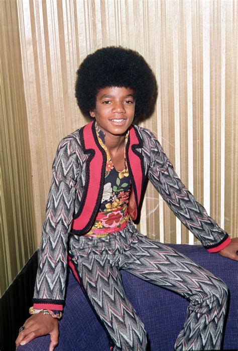 Michael Jackson 1972 Posing for Photos Backstage before a show in ...