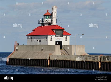 Lighthouse in harbor of Downtown Duluth Minnesota Stock Photo - Alamy