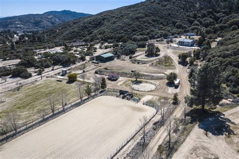 Lake Hughes beauty with roping arena | Lake Hughes, Los Angeles County ...