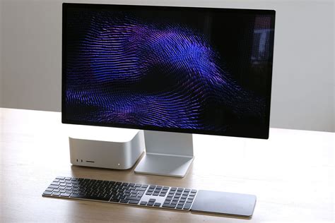 Apple Studio Display Review: Expensive Apple Display With Excellent Picture