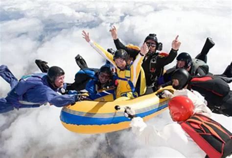 The 15 Funniest Photos in Skydiving History #funny | Skydiving pictures, Funny photos, Skydiving