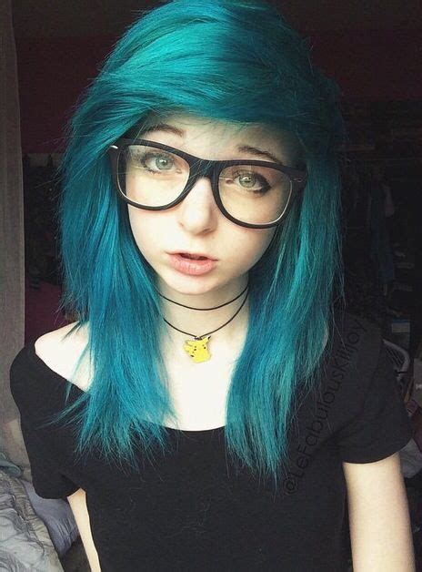 Pin by Yareliz 💞 on Lefabulouskilljoy | Emo hair, Emo scene hair, Dyed hair