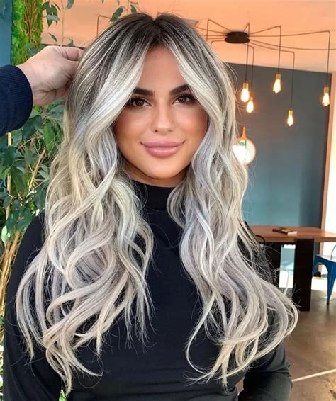 Salt and pepper hair with blonde highlights: learn how to refresh gray ...