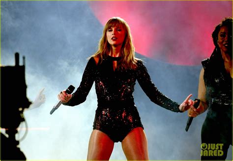 Taylor Swift Opens AMAs 2018 with 'I Did Something Bad' (Video): Photo ...