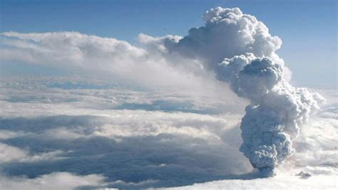 Iceland Volcano Ash Cloud Closes UK Airspace