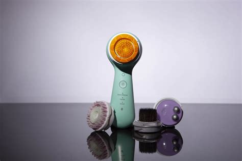 How to Use The Clarisonic Mia Smart and New Brush Heads – CurrentBody