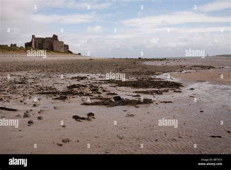 The castle on Piel Island, near Barrow-in-Furness Stock Photo - Alamy