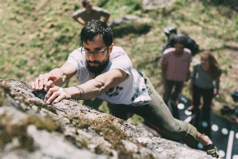 10 Essential Bouldering Techniques For Beginners - ClimbingJunkie